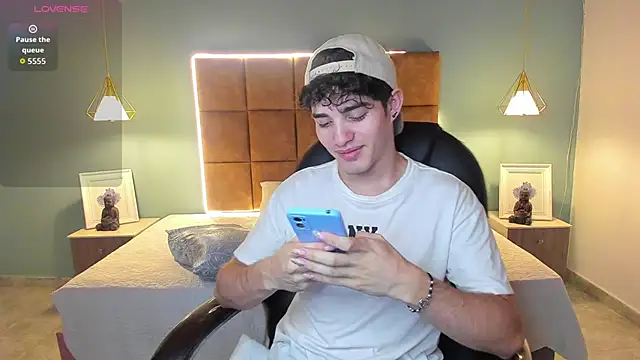 Snapshot of AlejooTwink chatting on November 13, 2:32 am AlejooTwink online show from November 13, 2:32 am