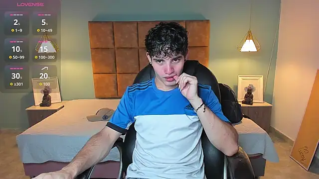 Snapshot of AlejooTwink chatting on November 14, 3:00 pm AlejooTwink online show from November 14, 3:00 pm