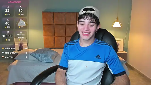 Snapshot of AlejooTwink chatting on November 15, 3:37 am AlejooTwink online show from November 15, 3:37 am