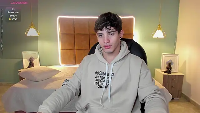 Snapshot of AlejooTwink chatting on November 17, 2:17 am AlejooTwink online show from November 17, 2:17 am