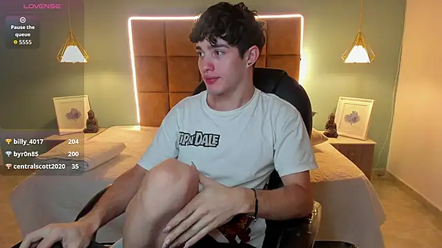 Snapshot of AlejooTwink chatting on November 19, 6:24 am AlejooTwink online show from November 19, 6:24 am