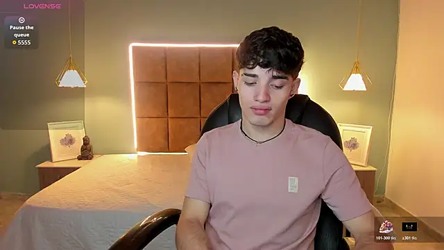 Snapshot of AlejooTwink chatting on November 22, 12:42 am AlejooTwink online show from November 22, 12:42 am