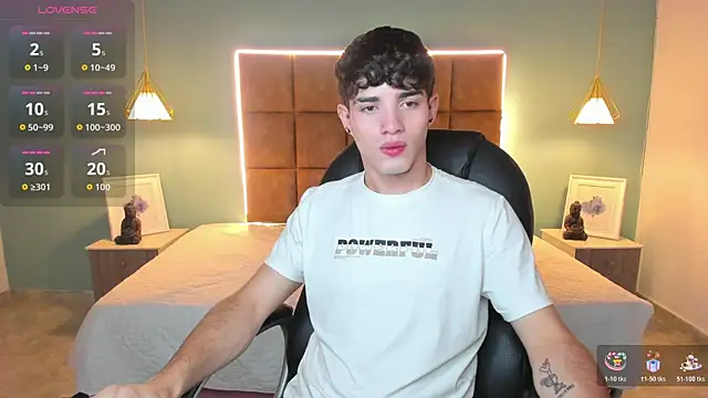 Snapshot of AlejooTwink chatting on November 30, 1:31 am AlejooTwink online show from November 30, 1:31 am