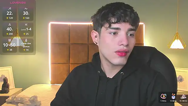 Snapshot of AlejooTwink chatting on December 1, 3:44 am AlejooTwink online show from December 1, 3:44 am