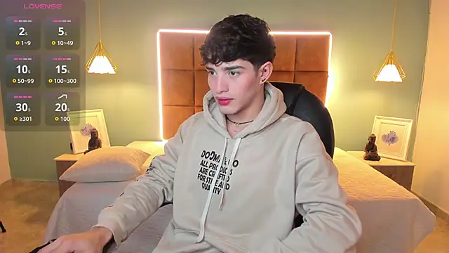 Snapshot of AlejooTwink chatting on December 2, 12:16 am AlejooTwink online show from December 2, 12:16 am