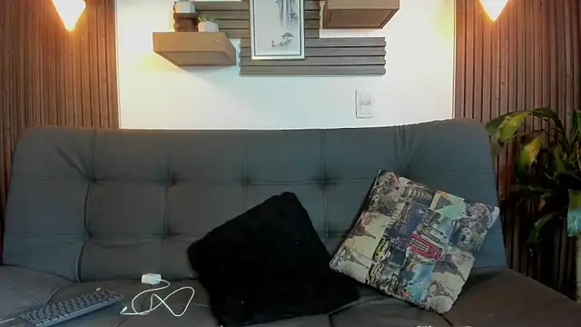 Layla 707 online show from October 10, 10:20 pm