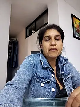 Snapshot of siri_duque chatting on February 17, 10:03 pm siri duque online show from February 17, 10:03 pm