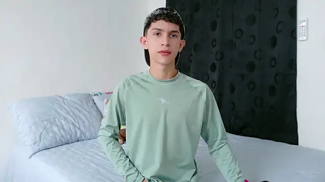 Noah tyler  online show from November 20, 5:34 pm