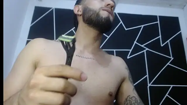 Snapshot of maxXximo777 chatting on January 19, 11:43 pm maxXximo777 online show from January 19, 11:43 pm