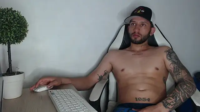 Snapshot of maxXximo777 chatting on February 12, 8:50 pm maxXximo777 online show from February 12, 8:50 pm