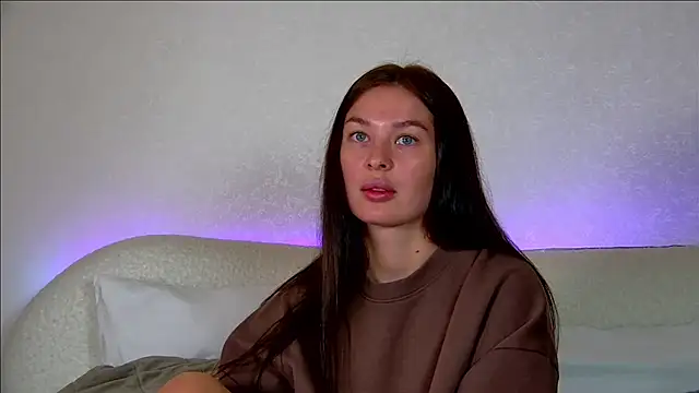 AlexandraBloom online show from October 11, 6:28 pm