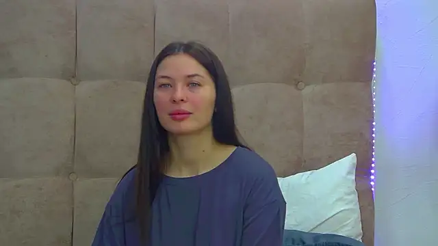 AlexandraBloom online show from November 28, 6:32 pm