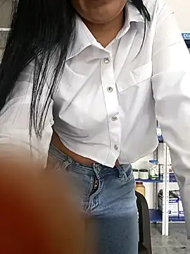 Megan jennerr online show from November 30, 3:05 pm