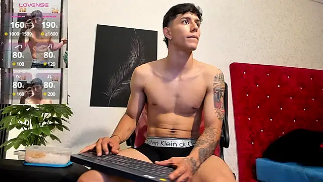 Cristopher23  online show from March 4, 8:05 pm