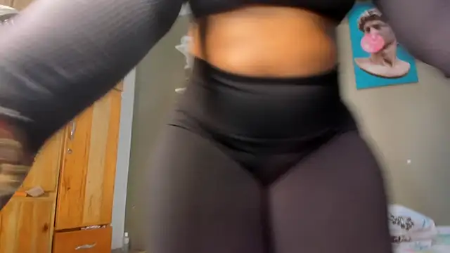 Snapshot of Lilybaudinx96 chatting on December 2, 4:42 am Lilybaudinx96 online show from December 2, 4:42 am