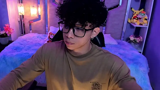 AkazaBoy  online show from November 13, 4:00 am