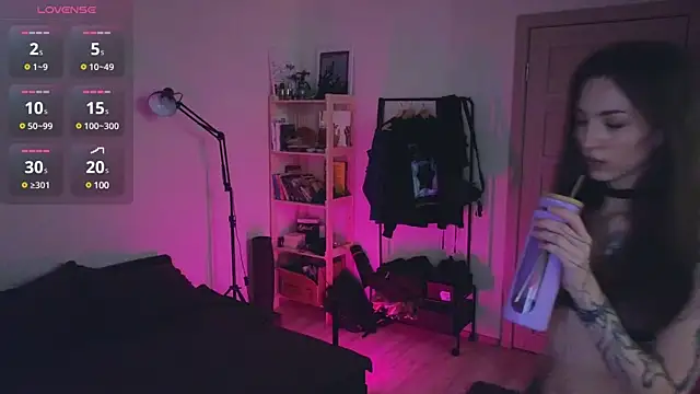 Snapshot of Space_X_Roxy_ chatting on December 26, 6:22 pm Space X Roxy  online show from December 26, 6:22 pm