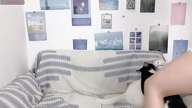 Snapshot of LiLiYbaby chatting on March 3, 5:42 am LiLiYbaby online show from March 3, 5:42 am