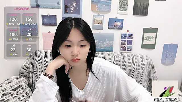 Snapshot of LiLiYbaby chatting on October 2, 6:20 am LiLiYbaby online show from October 2, 6:20 am