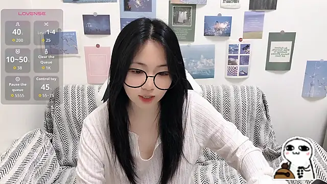 Snapshot of LiLiYbaby chatting on April 26, 6:44 am LiLiYbaby online show from April 26, 6:44 am