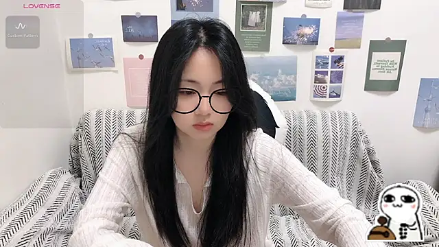 Snapshot of LiLiYbaby chatting on April 30, 6:31 am LiLiYbaby online show from April 30, 6:31 am