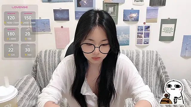 Snapshot of LiLiYbaby chatting on May 13, 6:33 am LiLiYbaby online show from May 13, 6:33 am