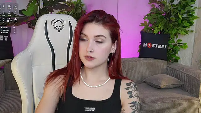 Magnetic Mia  online show from January 14, 3:43 am