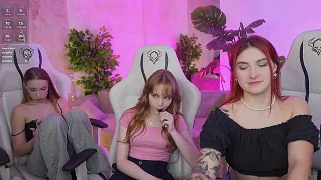 Magnetic Mia  online show from February 7, 4:03 pm