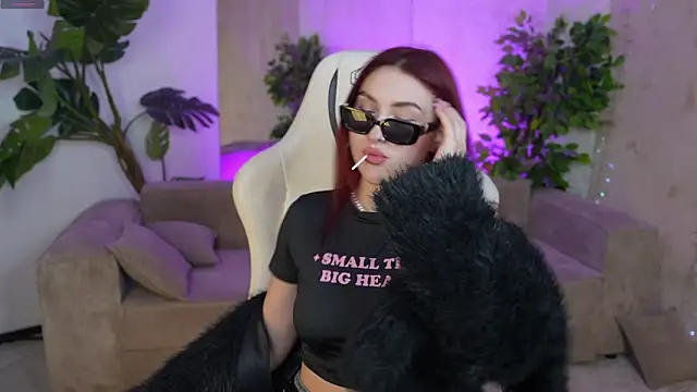 Magnetic Mia  online show from March 9, 9:13 am