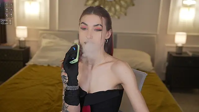 Magnetic Mia  online show from March 28, 11:15 pm