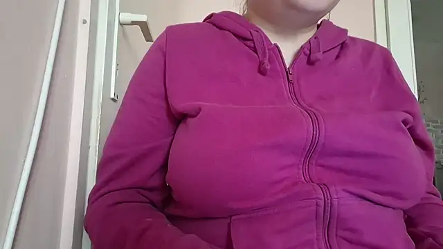 AalinnaK online show from December 13, 9:57 am