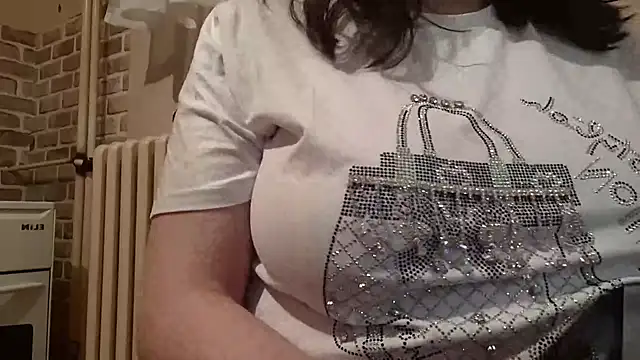 AalinnaK online show from February 16, 8:55 pm