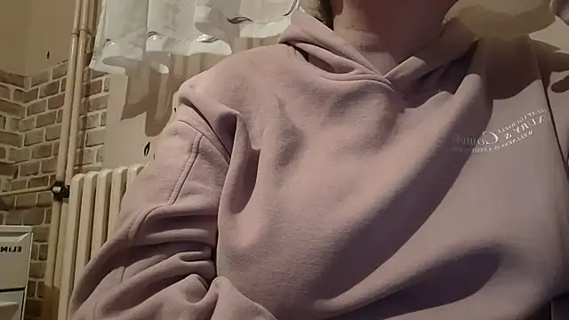 AalinnaK online show from February 19, 4:44 pm