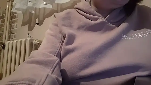 AalinnaK online show from February 26, 4:03 pm