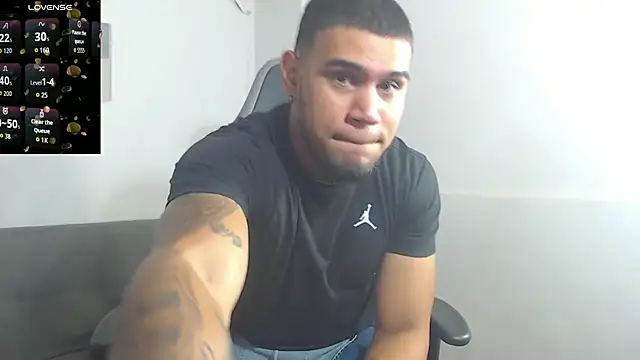 Snapshot of Aaron_Hunter_ chatting on September 21, 10:39 am Aaron Hunter online show from September 21, 10:39 am