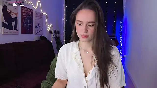 Emillias online show from November 25, 8:03 am