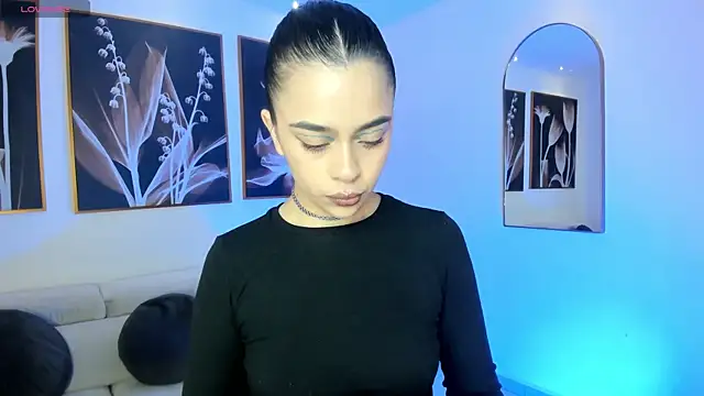 Snapshot of AlanaCraft chatting on February 6, 11:52 pm AlanaCraft online show from February 6, 11:52 pm