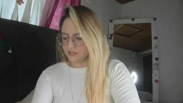 miss julietaa online show from November 28, 11:46 am