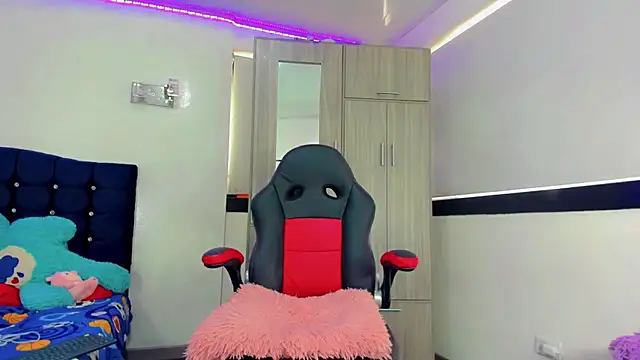 Hellen moons   online show from September 25, 6:22 pm