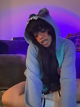 Snapshot of afavoredangel chatting on February 4, 2:28 am afavoredangel online show from February 4, 2:28 am