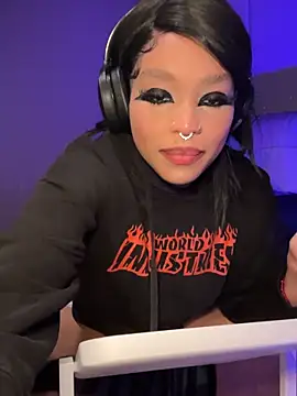 Snapshot of afavoredangel chatting on February 20, 1:35 am afavoredangel online show from February 20, 1:35 am