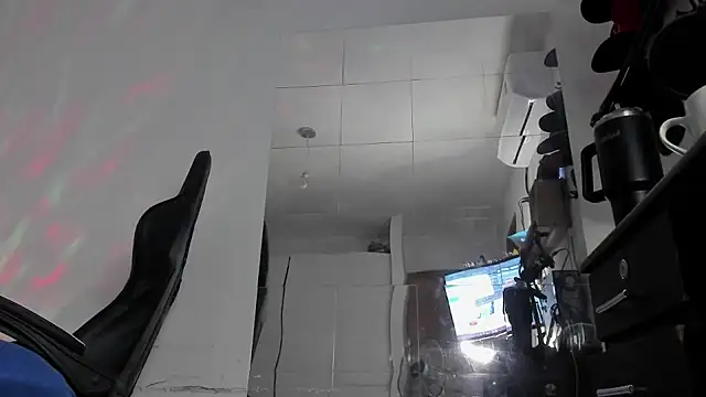 Snapshot of Moon_Sammy chatting on April 26, 1:47 am Moon Sammy online show from April 26, 1:47 am
