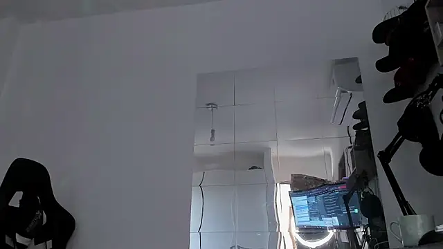Snapshot of Moon_Sammy chatting on April 28, 1:38 pm Moon Sammy online show from April 28, 1:38 pm