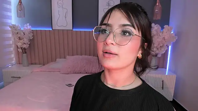 Megan mooree  online show from February 4, 4:08 pm