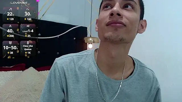 Snapshot of Oliver_king_sex chatting on December 29, 5:44 pm Oliver king sex online show from December 29, 5:44 pm