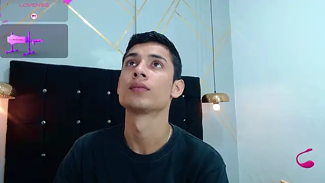 Snapshot of Oliver_king_sex chatting on February 6, 6:46 pm Oliver king sex online show from February 6, 6:46 pm