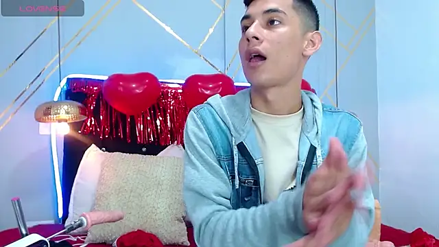 Snapshot of Oliver_king_sex chatting on February 15, 5:39 pm Oliver king sex online show from February 15, 5:39 pm
