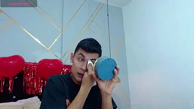 Snapshot of Oliver_king_sex chatting on February 18, 5:31 pm Oliver king sex online show from February 18, 5:31 pm