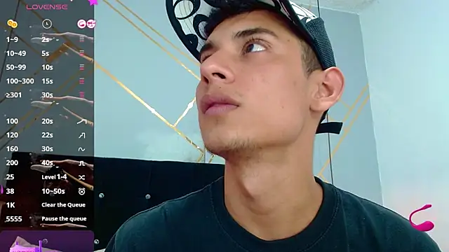 Snapshot of Oliver_king_sex chatting on February 26, 5:39 pm Oliver king sex online show from February 26, 5:39 pm