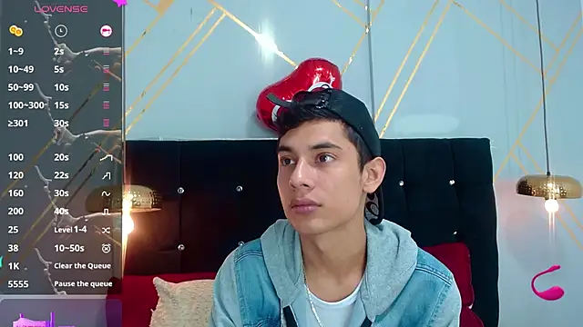 Snapshot of Oliver_king_sex chatting on March 10, 5:39 pm Oliver king sex online show from March 10, 5:39 pm